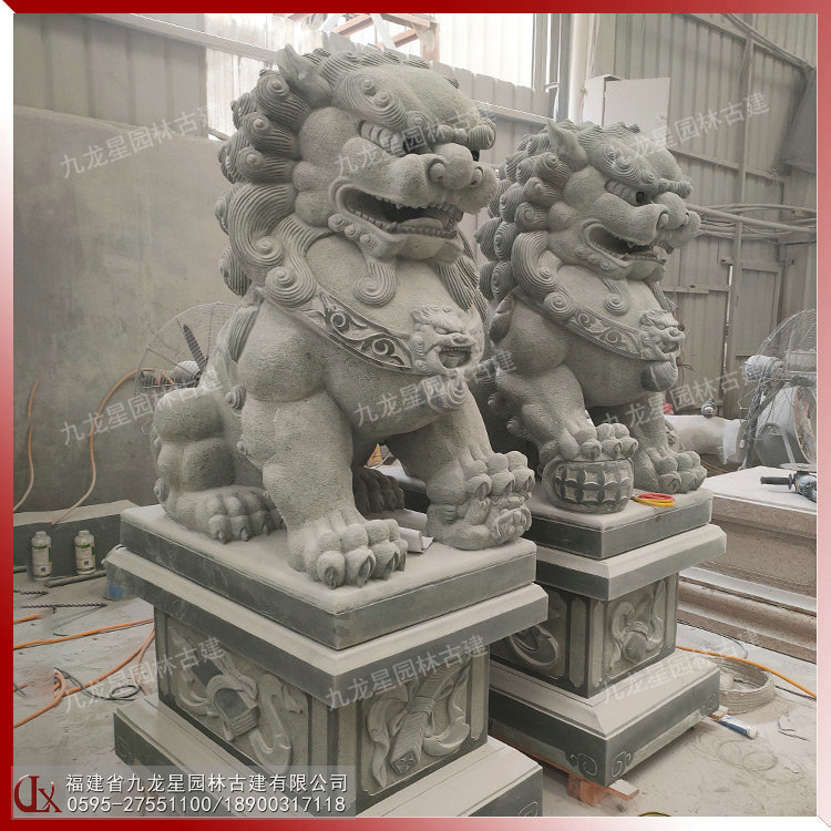 祠堂門(mén)口石獅子圖片