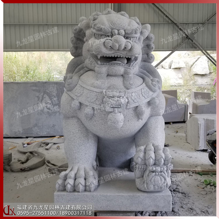 門口石獅子一對(duì)